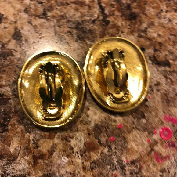 Berell Women Clip On Earrings - Picture 3 of 5